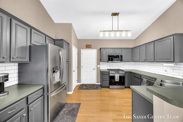 15308 Saddlebrook Court, Grand Haven, MI 49417