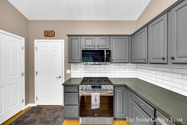 15308 Saddlebrook Court, Grand Haven, MI 49417