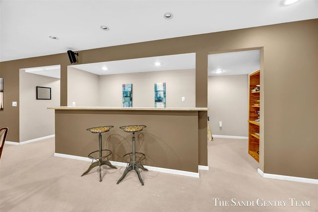 15308 Saddlebrook Court, Grand Haven, MI 49417