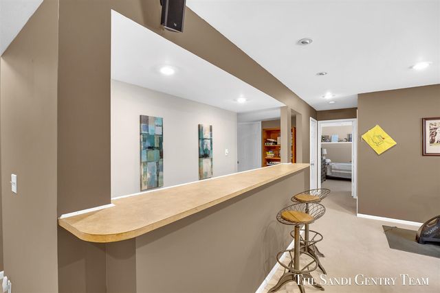 15308 Saddlebrook Court, Grand Haven, MI 49417