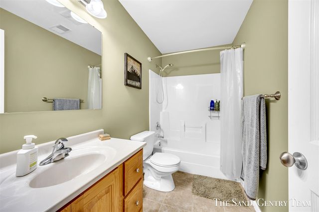 15308 Saddlebrook Court, Grand Haven, MI 49417