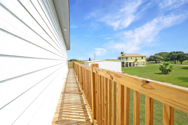 43 Buckskin Drive, Palacios, TX 77465