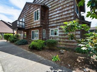 1560 Parkway Dr, Rohnert Park, CA 94928