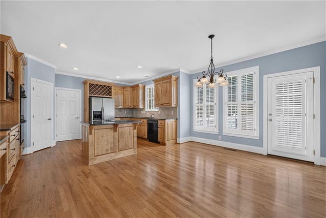 562 Grassmeade Way, Snellville, GA 30078