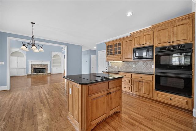562 Grassmeade Way, Snellville, GA 30078