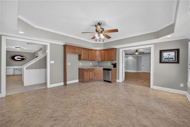562 Grassmeade Way, Snellville, GA 30078