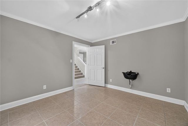 562 Grassmeade Way, Snellville, GA 30078