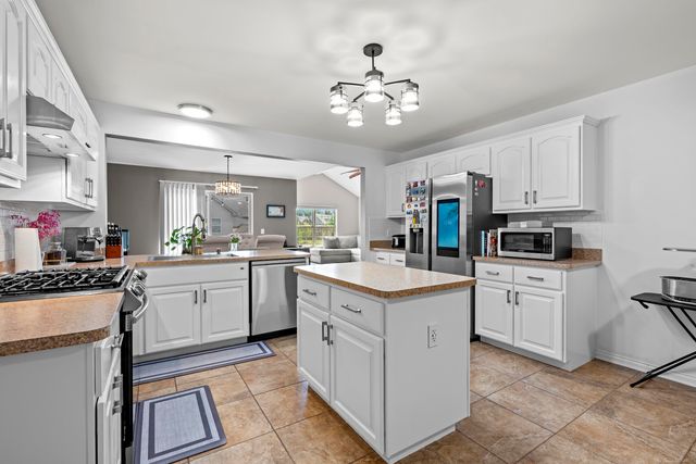 48713 Chelmsford Court, New Baltimore, MI 48047