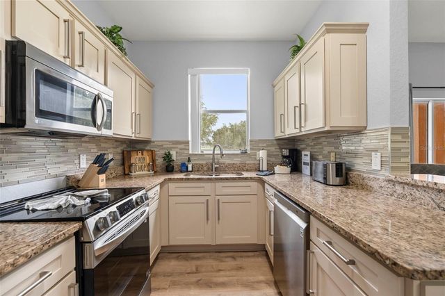 550 CALABRIA AVENUE, Davenport, FL 33897