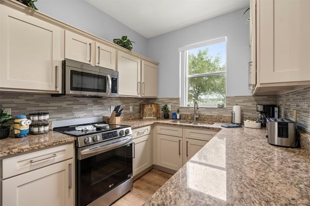 550 CALABRIA AVENUE, Davenport, FL 33897