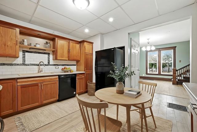 720 S Mckinley Avenue, Freeport, IL 61032