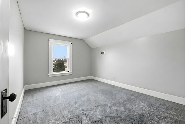 720 S Mckinley Avenue, Freeport, IL 61032