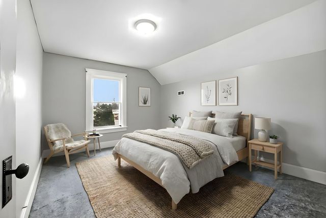 720 S Mckinley Avenue, Freeport, IL 61032