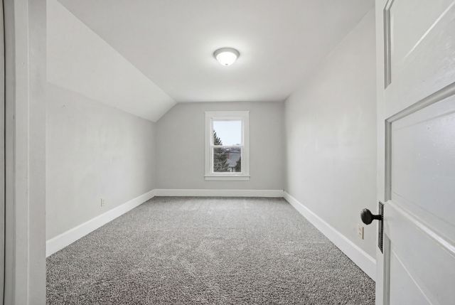 720 S Mckinley Avenue, Freeport, IL 61032