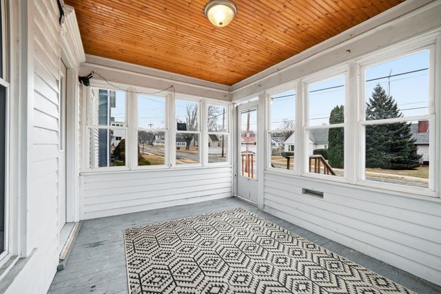 720 S Mckinley Avenue, Freeport, IL 61032