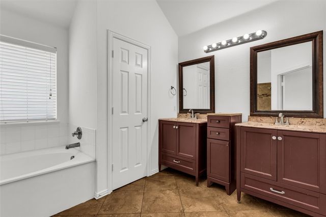 6902 Amesbury Lane, Rowlett, TX 75089