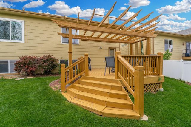 3730 N Ridge Port Ct., Wichita, KS 67205