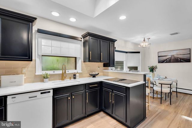 12 INDIAN KING DR, Cherry Hill, NJ 08003