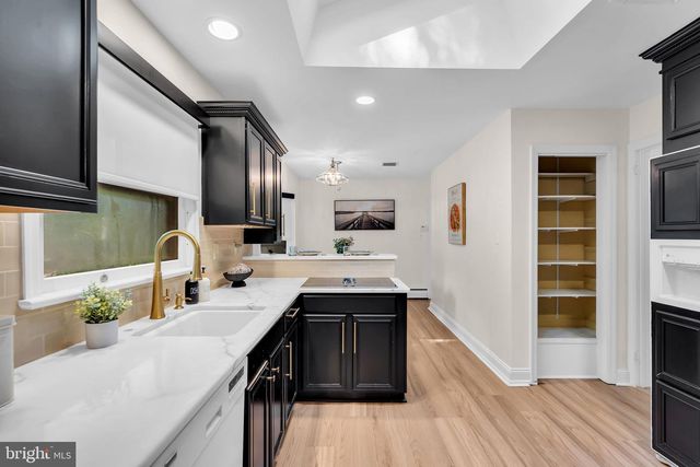 12 INDIAN KING DR, Cherry Hill, NJ 08003