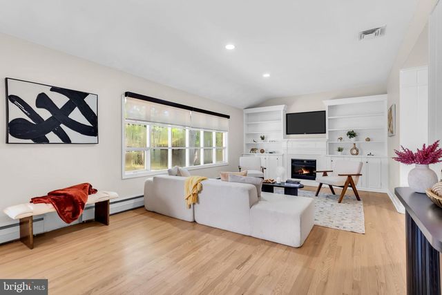 12 INDIAN KING DR, Cherry Hill, NJ 08003