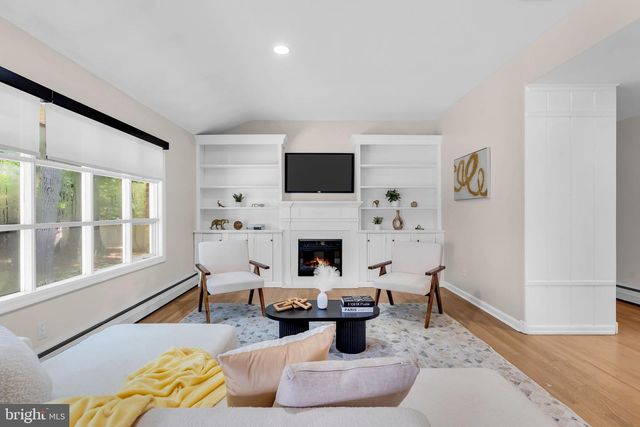 12 INDIAN KING DR, Cherry Hill, NJ 08003