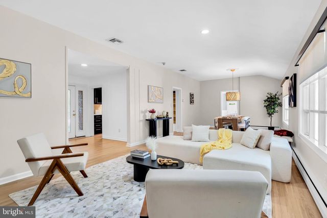 12 INDIAN KING DR, Cherry Hill, NJ 08003