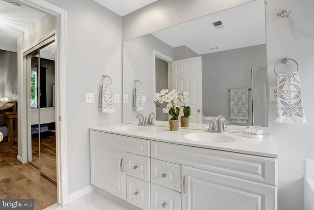 6043 RIDDLE WALK, Alexandria, VA 22312