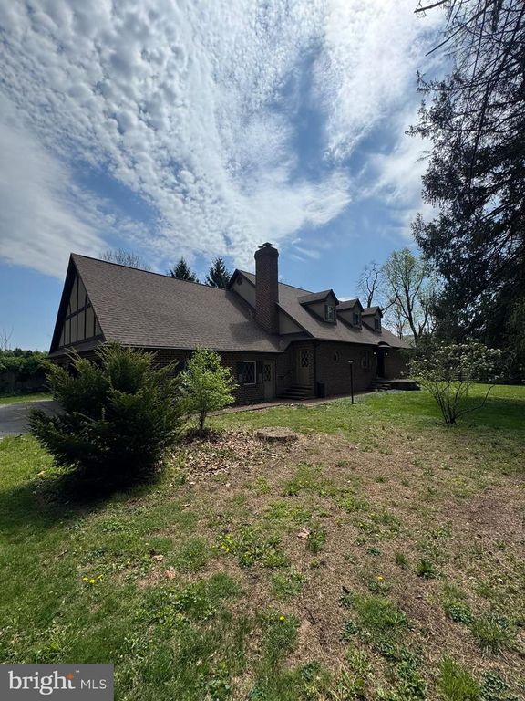 1 BARNITZ RD, Carlisle, PA 17015