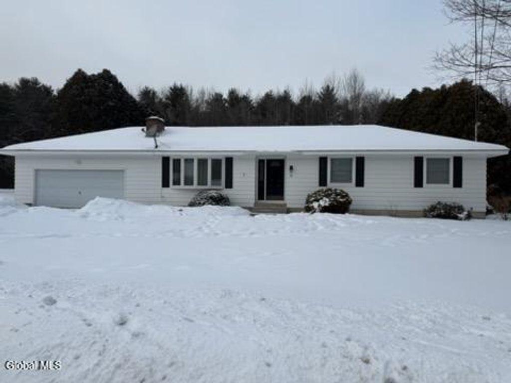 18 Bonner Drive, Queensbury, NY 12804