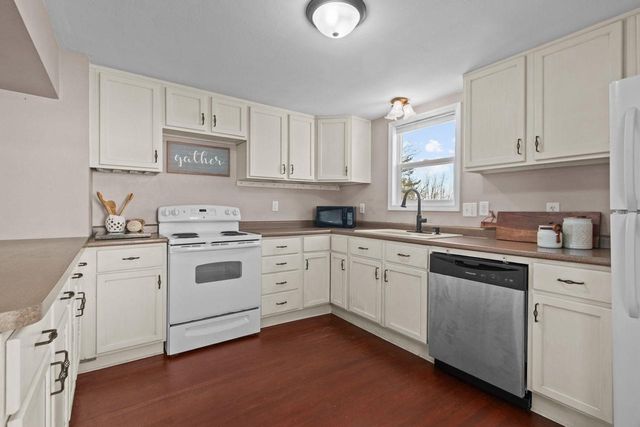 211 N BRIGGS STREET, Hortonville, WI 54944