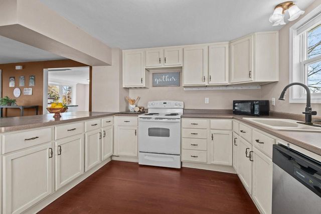 211 N BRIGGS STREET, Hortonville, WI 54944