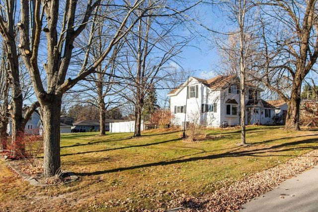 211 N BRIGGS STREET, Hortonville, WI 54944