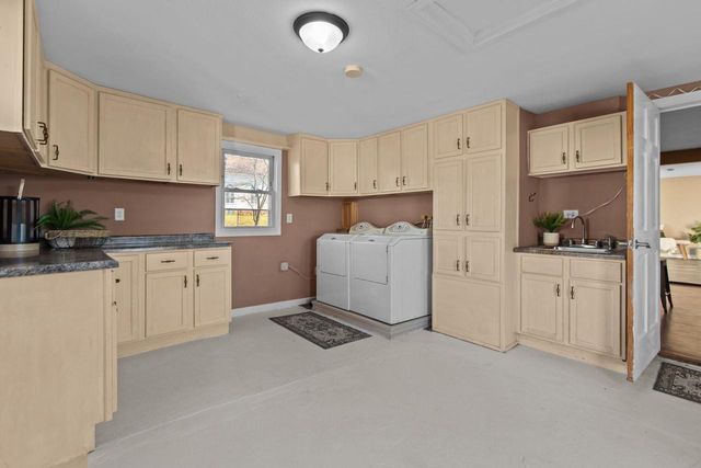 211 N BRIGGS STREET, Hortonville, WI 54944