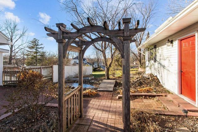 211 N BRIGGS STREET, Hortonville, WI 54944