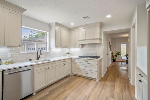 8006 Vickridge Lane, Spring, TX 77379