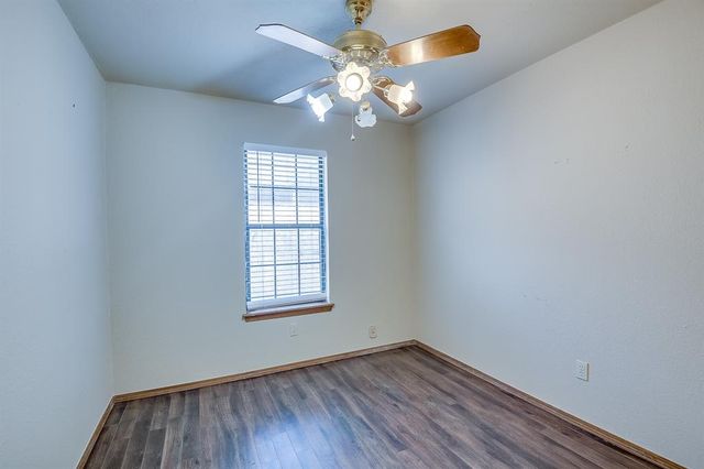 2127 Lonnie Lane, Moore, OK 73170