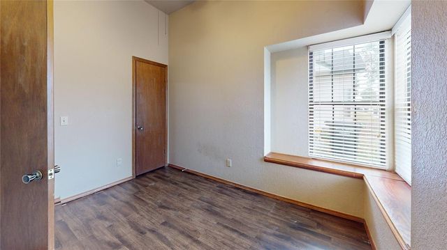 2127 Lonnie Lane, Moore, OK 73170