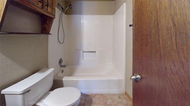 2127 Lonnie Lane, Moore, OK 73170