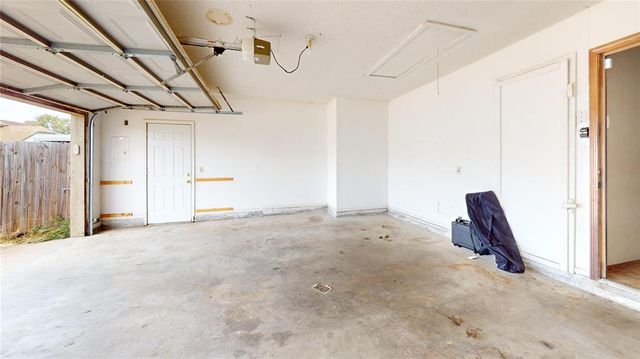 2127 Lonnie Lane, Moore, OK 73170