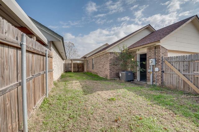 2127 Lonnie Lane, Moore, OK 73170