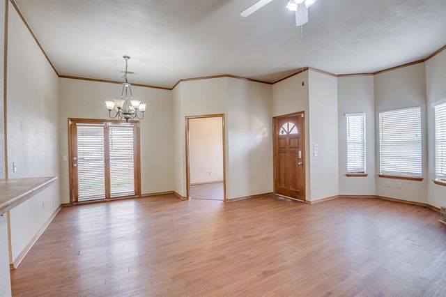 2127 Lonnie Lane, Moore, OK 73170