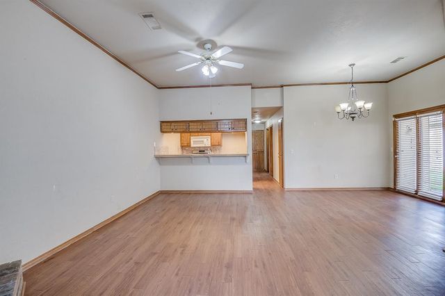 2127 Lonnie Lane, Moore, OK 73170