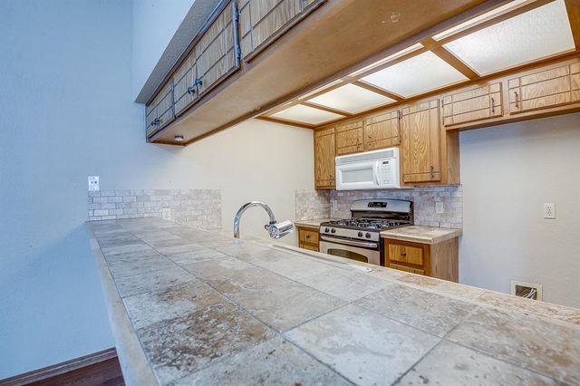 2127 Lonnie Lane, Moore, OK 73170