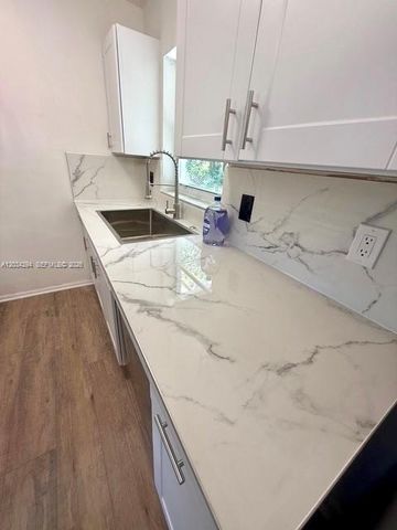 530 Mentone Rd, Lake Worth, FL 33462