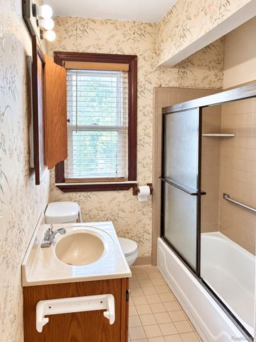 4529 Frazho Road, Warren, MI 48091