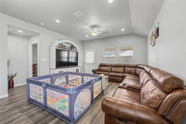 7601 Cowboy Trail Lane, Corpus Christi, TX 78414