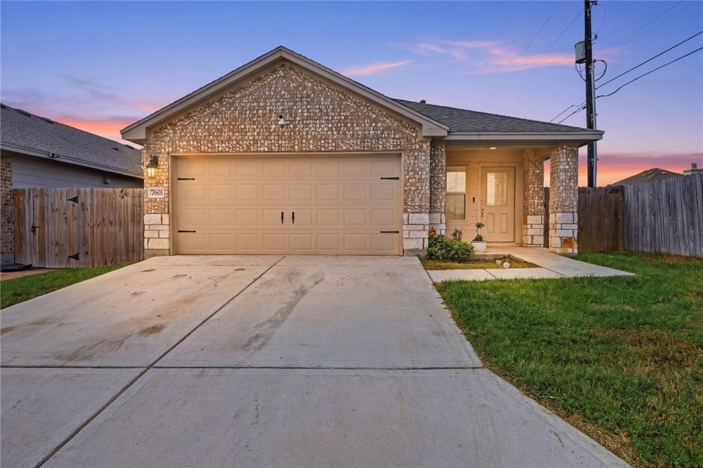 7601 Cowboy Trail Lane, Corpus Christi, TX 78414