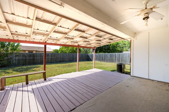 2662 Parkside Drive, Grand Prairie, TX 75052