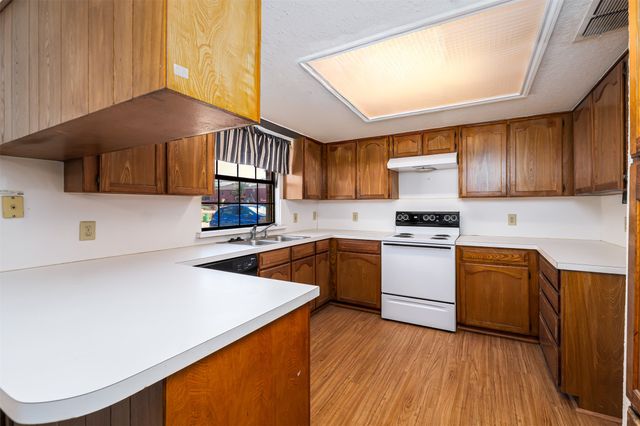 2662 Parkside Drive, Grand Prairie, TX 75052
