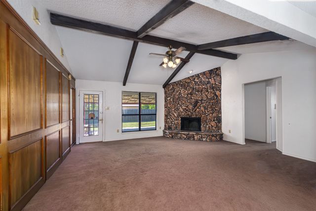 2662 Parkside Drive, Grand Prairie, TX 75052